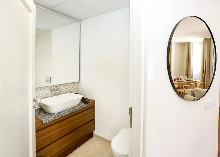Essence Duplex In By Misha's Place Apartament *