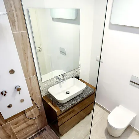 Essence Duplex In By Misha's Place Apartament