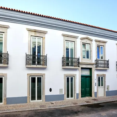 Essence Duplex In By Misha's Place * Distrikt Faro